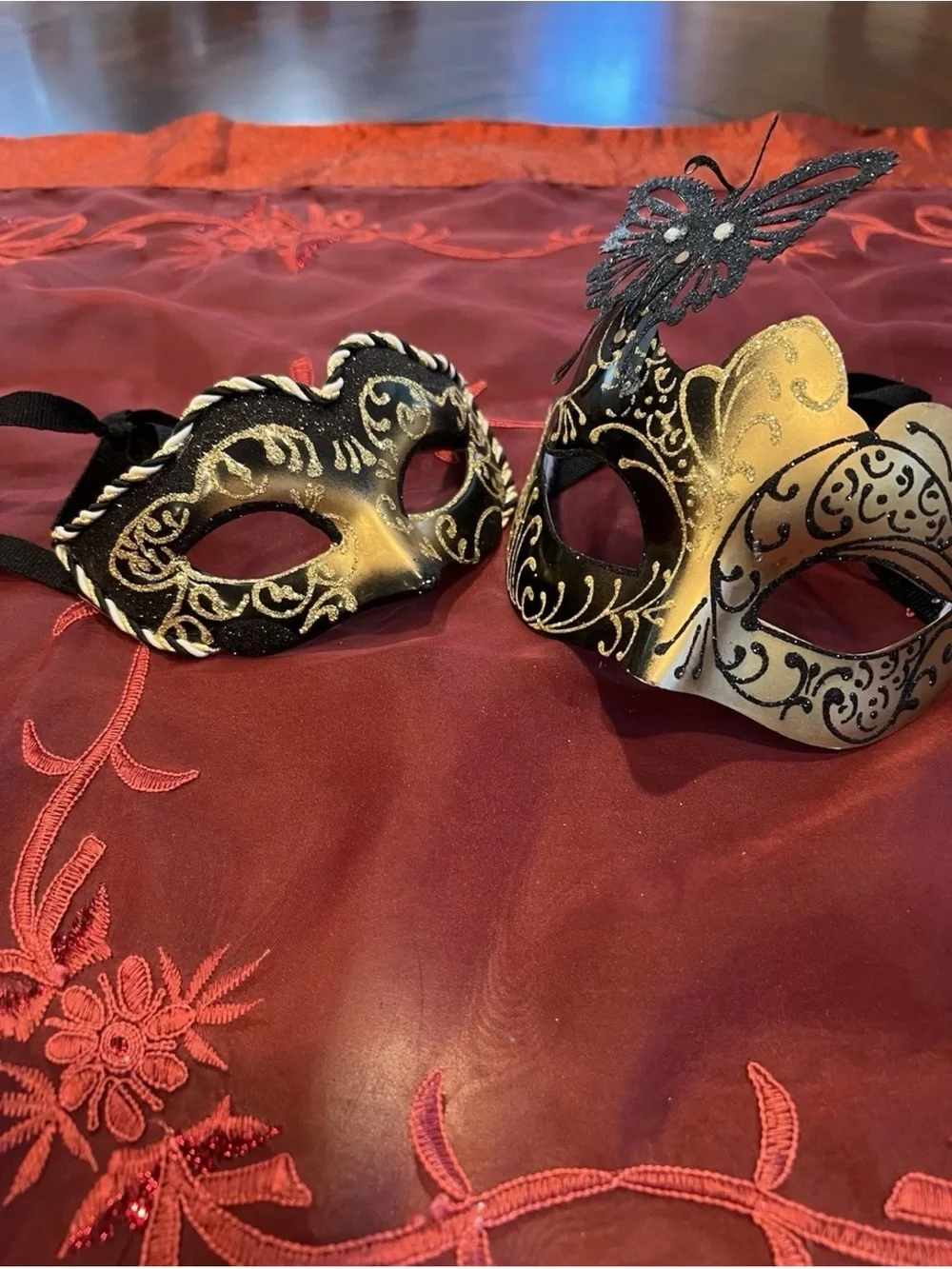 Elegant Black and Gold Masquerade Face Mask - Women's / Men Accessory used once